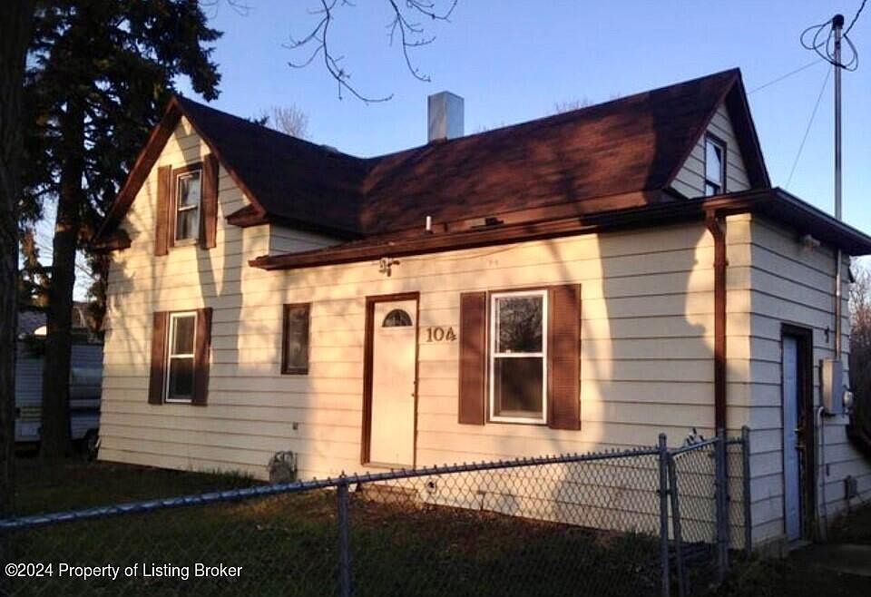 2nd image of 104 Riverside Dr