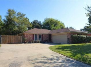 300 Windward Dr, League City, TX 77573