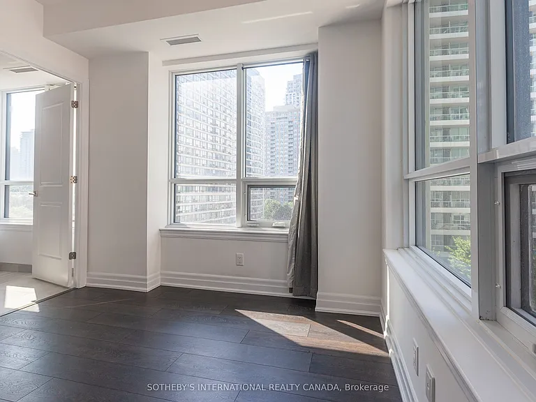 30 Elm Dr W #502 — Photo 22