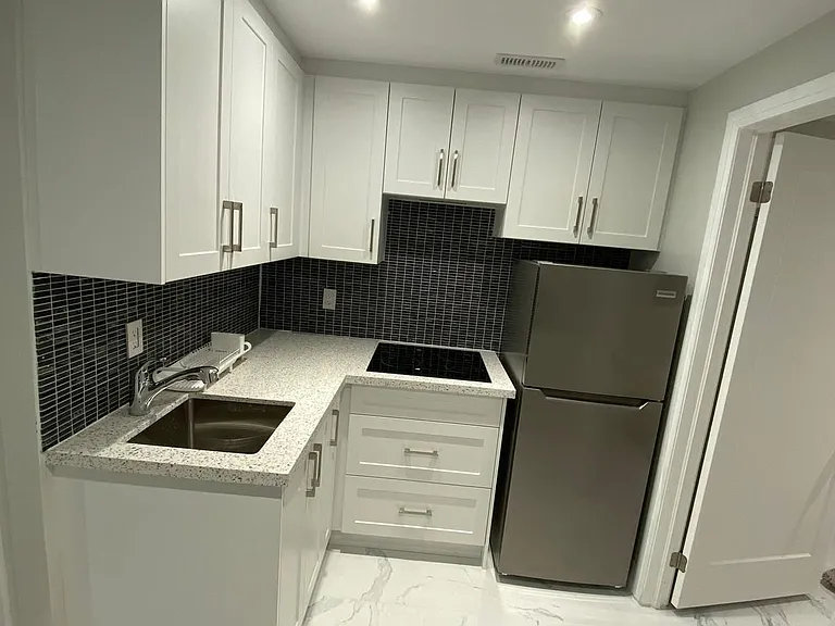 3366 Victory Cres W — Photo 8