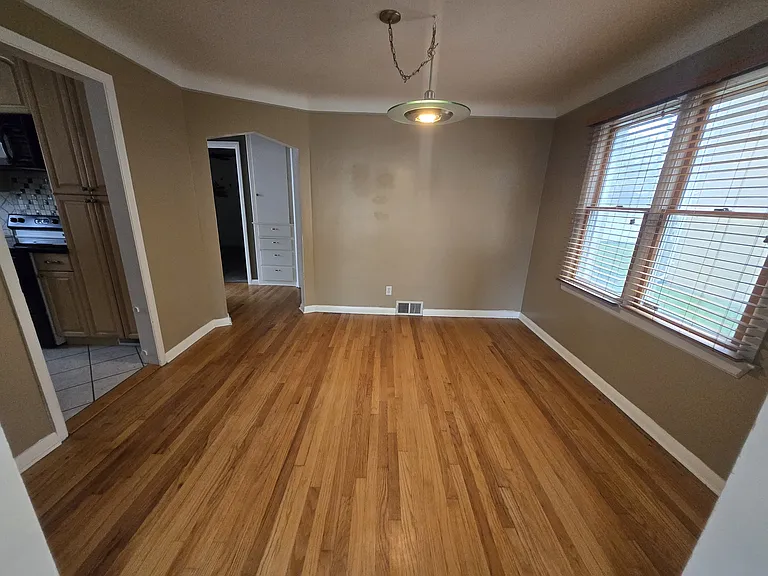 506 W Twelve Mile Rd — Photo 12
