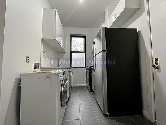 4th image of 652 W 163rd St #28