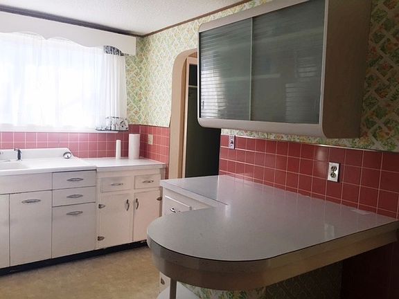 2nd image of 33 Walnut Ave