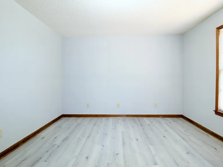 585 Wayside Dr — Photo 13
