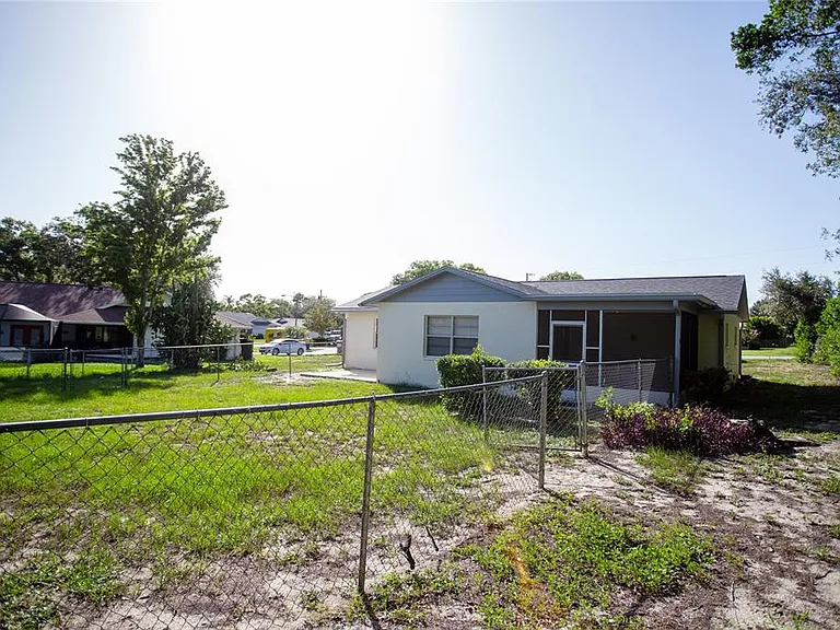 10124 Carrin Rd — Photo 16