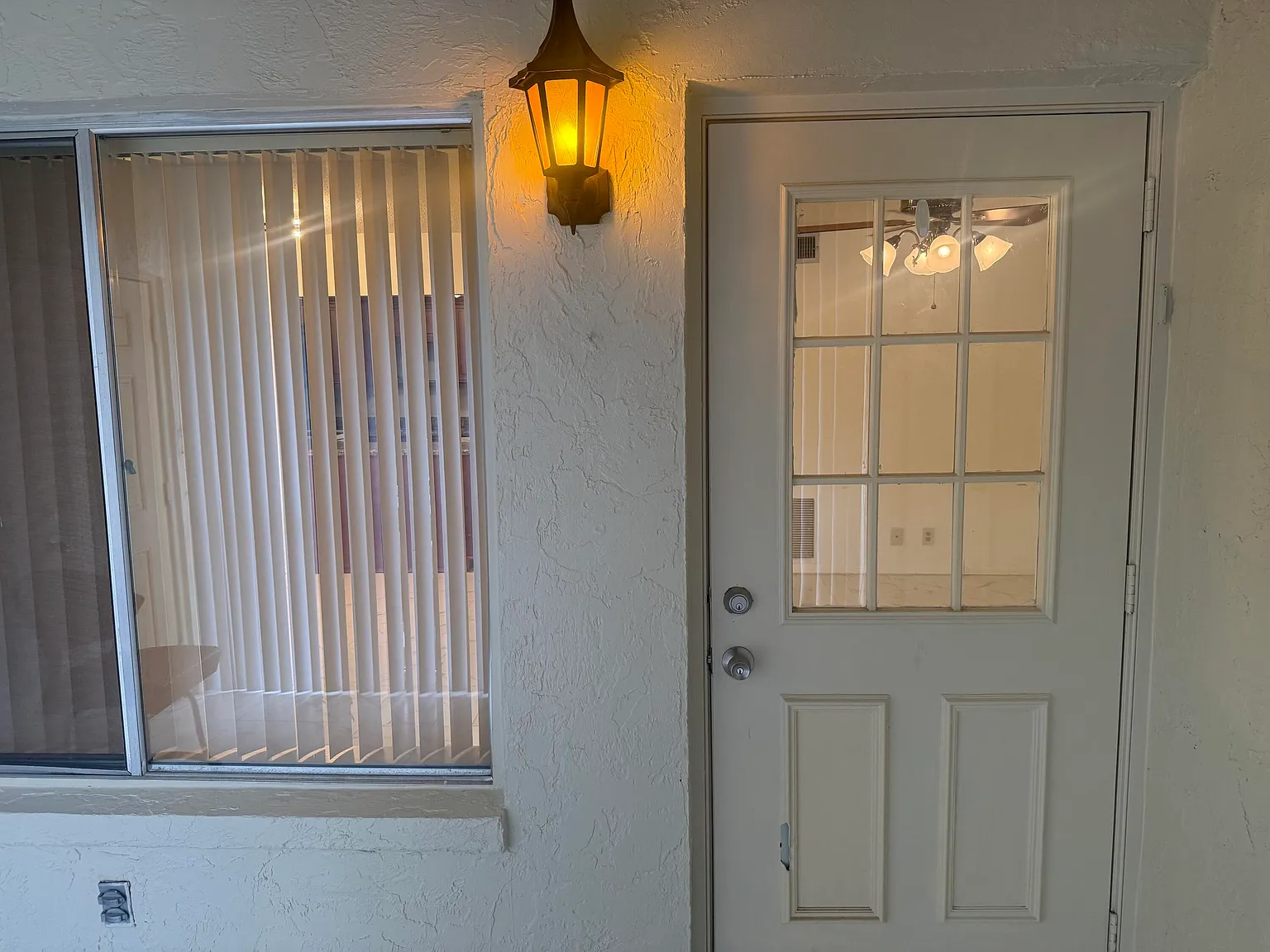 2 bed, 2.0 bath, 924 sqft, $1,700 — Photo 2