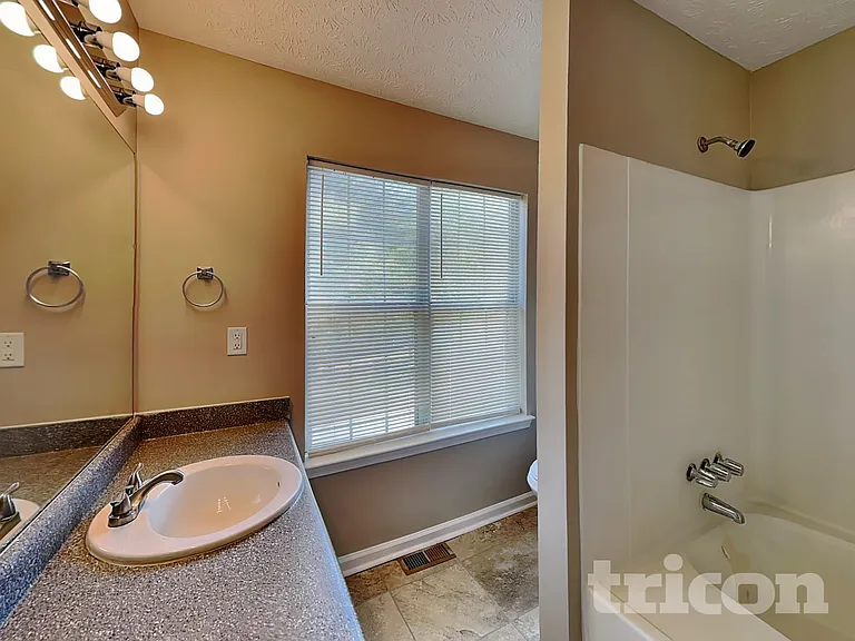 1330 Ling Dr — Photo 7