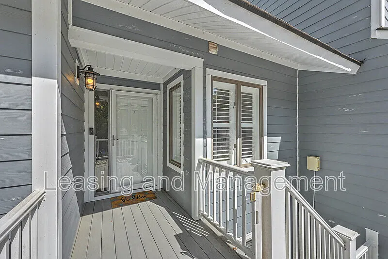 2 bed, 2.0 bath, 1000 sqft, $2,580 — Photo 2