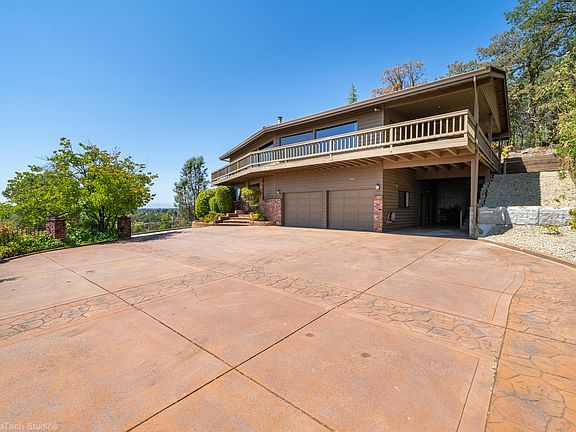 2nd image of 3396 Oakwood Pl
