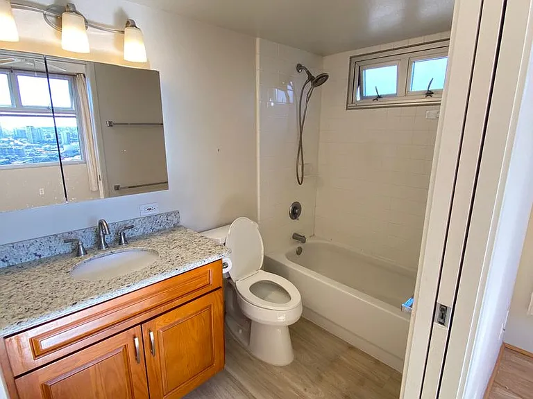 1450 Young St #1902 — Photo 6