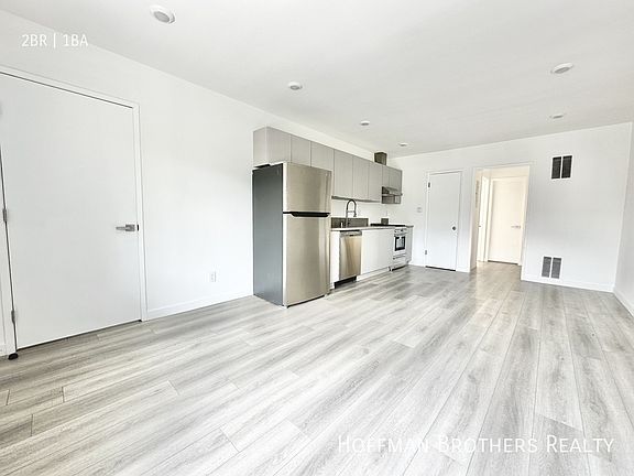 3rd image of 318 S Mariposa Ave APT 12