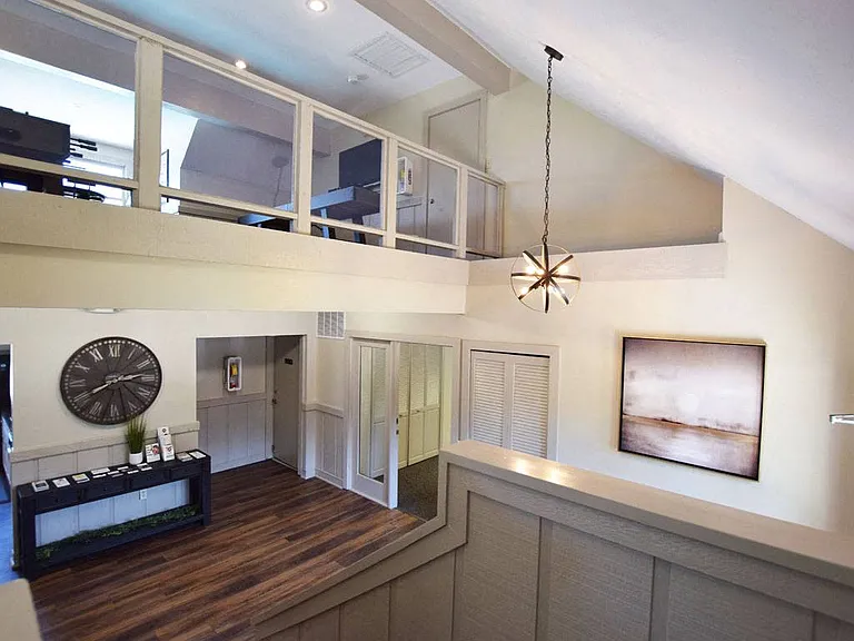 Irish Hills Apartments — Photo 36