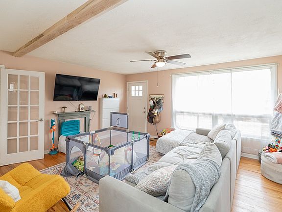 2nd image of 1610 Bartway Dr