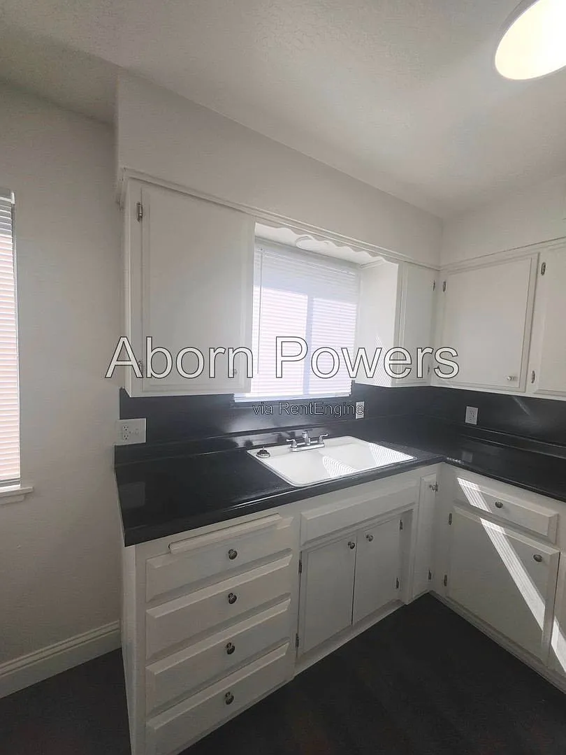 1 bed, 1.0 bath, $1,195 — Photo 2