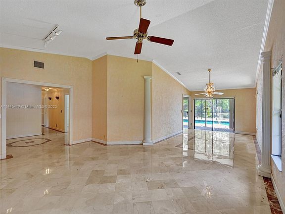 5th image of 11028 Lakeview Dr