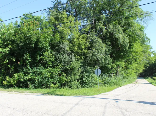 31918 Hillside Dr, Lakemoor, IL 60051