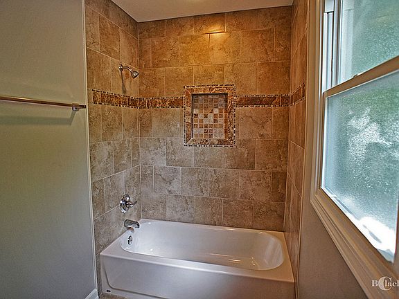 5th image of 18637 W Hickory Pl