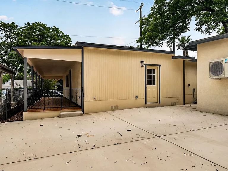 631 E Mistletoe Ave — Photo 26