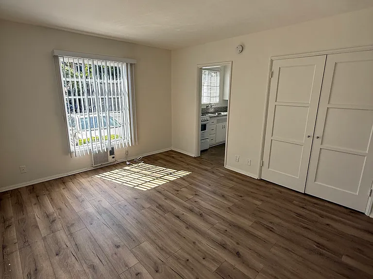 302 N Louise St #19 — Photo 4