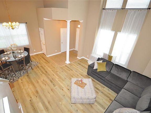 2nd image of 1006 Carlyle Ln