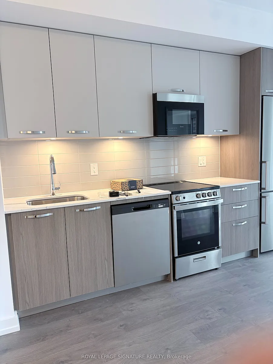 Building Photo - 75 James St S #1401