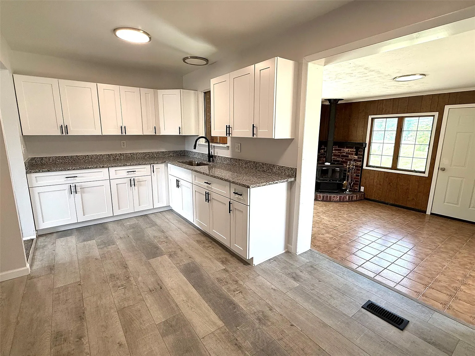 3 bed, 1.0 bath, 1117 sqft, $1,800 — Photo 4