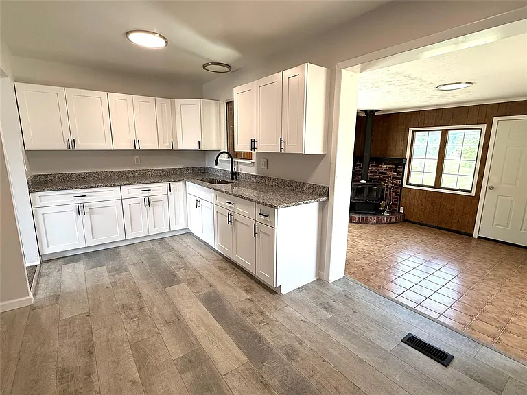 28476 Marquette St — Photo 4