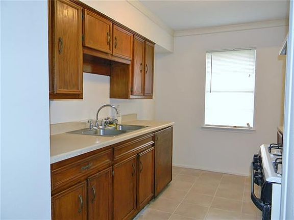 3rd image of 509 Stonewall Dr