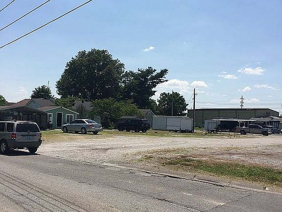 3rd image of 2400 W 2nd St