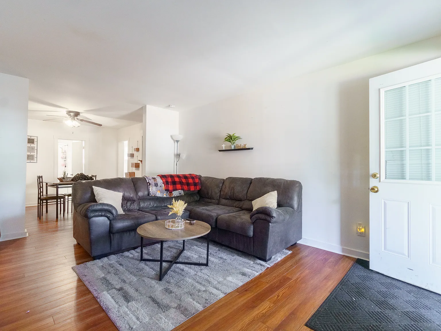 2 bed, 1000 sqft, $1,150 — Photo 3