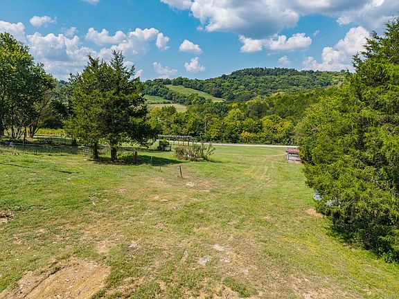 5th image of 207 Wells Hollow Rd