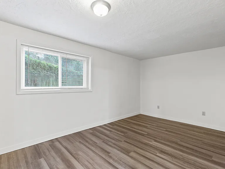 4326 NE Maywood Pl — Photo 9