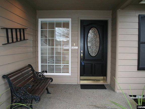 3rd image of 1174 Laurelridge St NE