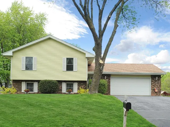 8156 Cameo Cir, Inver Grove Heights, MN 55076