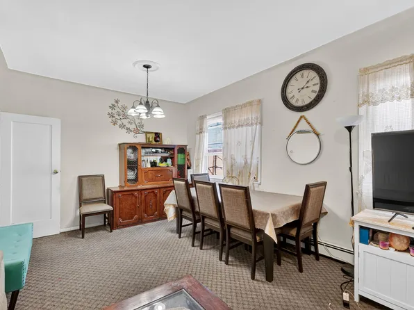 98 West 49th Street image 6 of 35