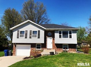 4710 Davis St, Bettendorf, IA 52722