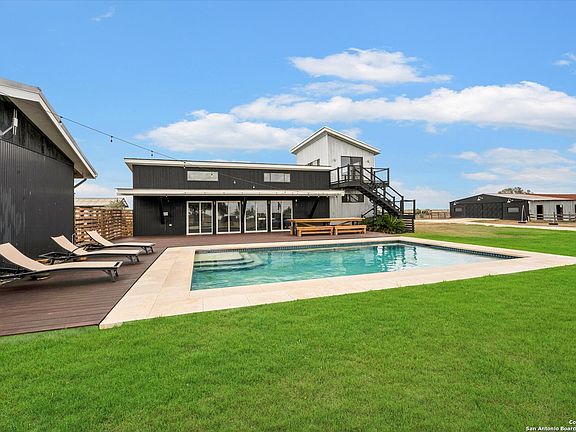 5th image of 3915 US Highway 181