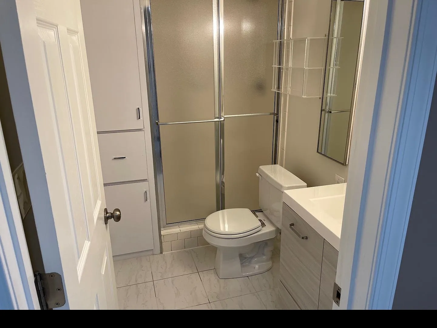 Studio, 560 sqft, $1,725 — Photo 3