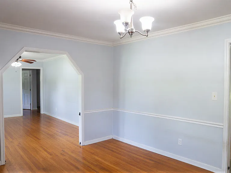 1910 Honeycut Ln — Photo 9