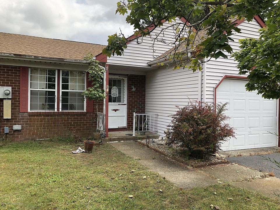 1st image of 5B Mill Ct #64