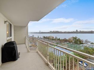 1055 River Rd APT 907, Edgewater, NJ 07020
