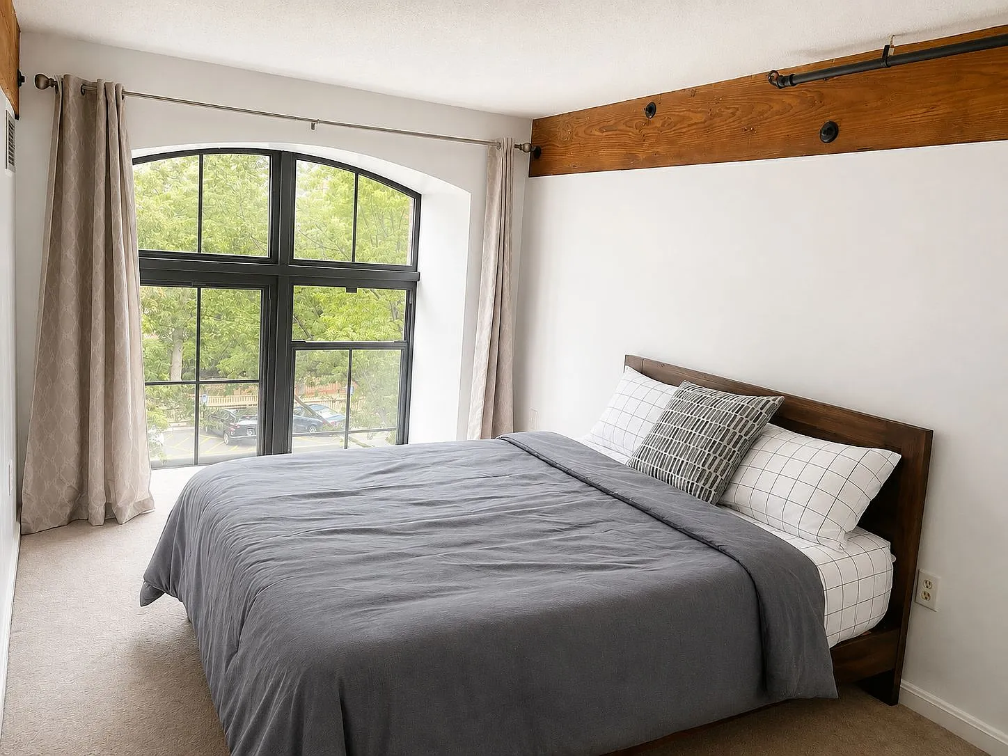 2 bed, 1.5 bath, 1452 sqft, $2,550 — Photo 4