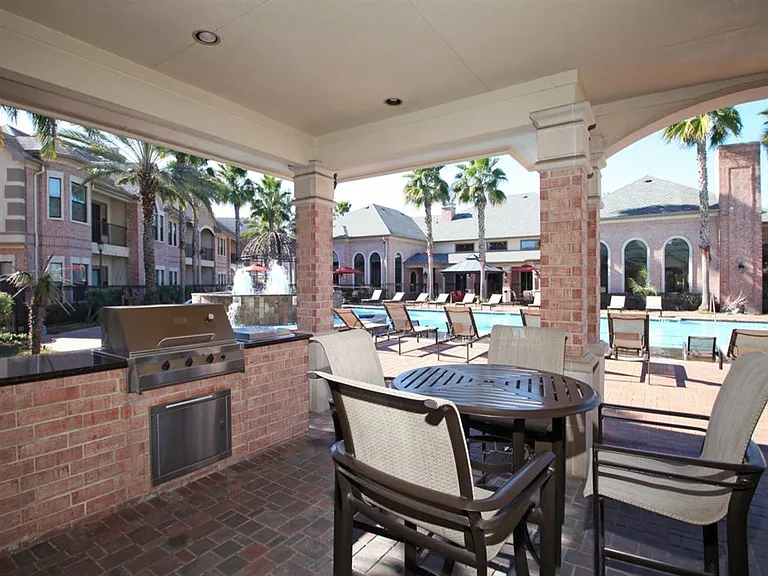 San Brisas Apartment Homes — Photo 33