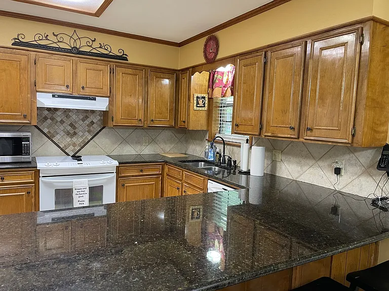 5604 Kenilworth Cir — Photo 8