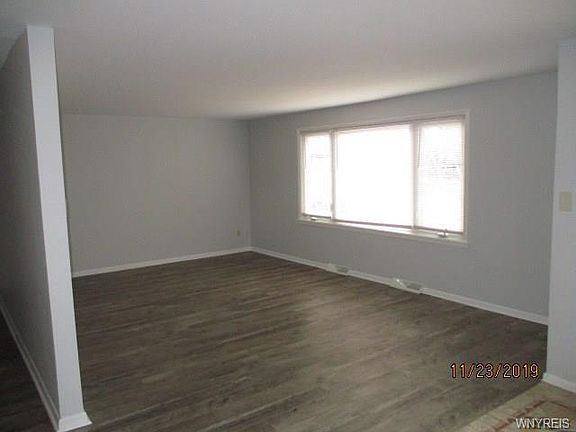5th image of 23 Niagara St