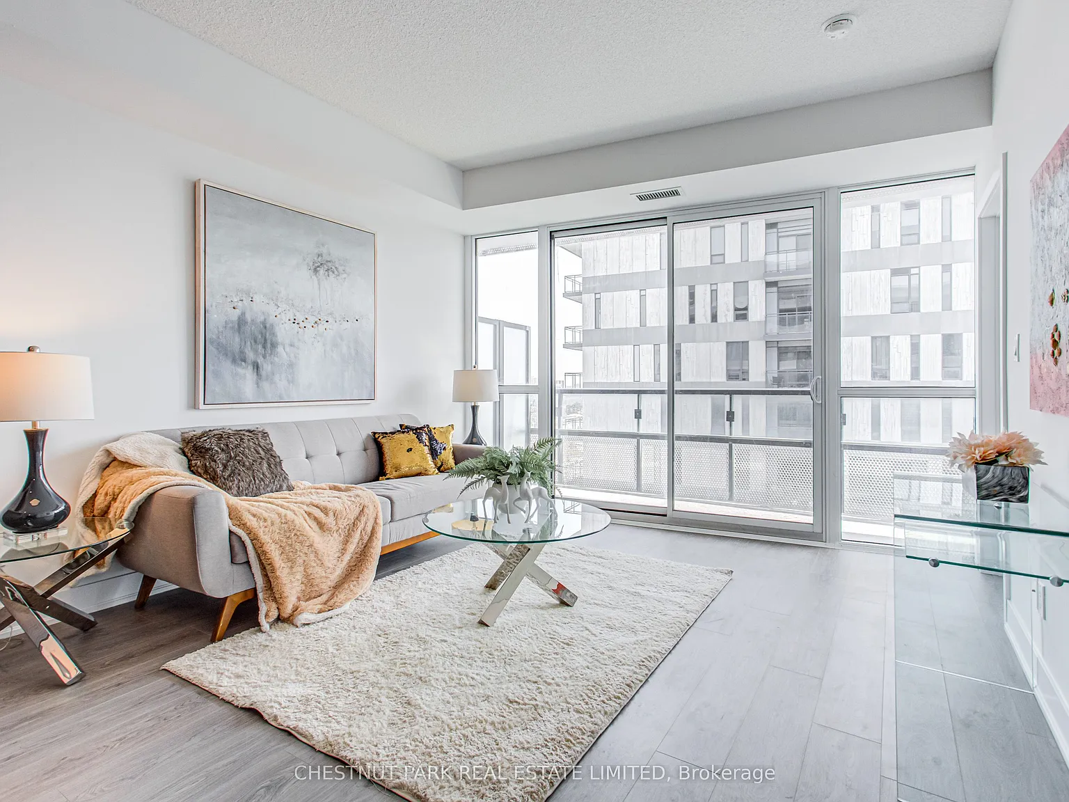 Flair Condos — Photo 4