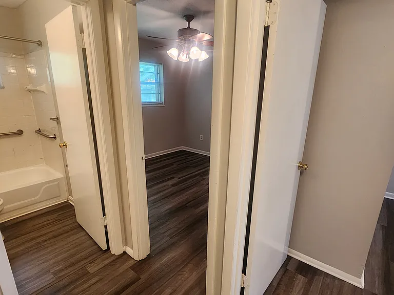 5403 Bramble Ct — Photo 8