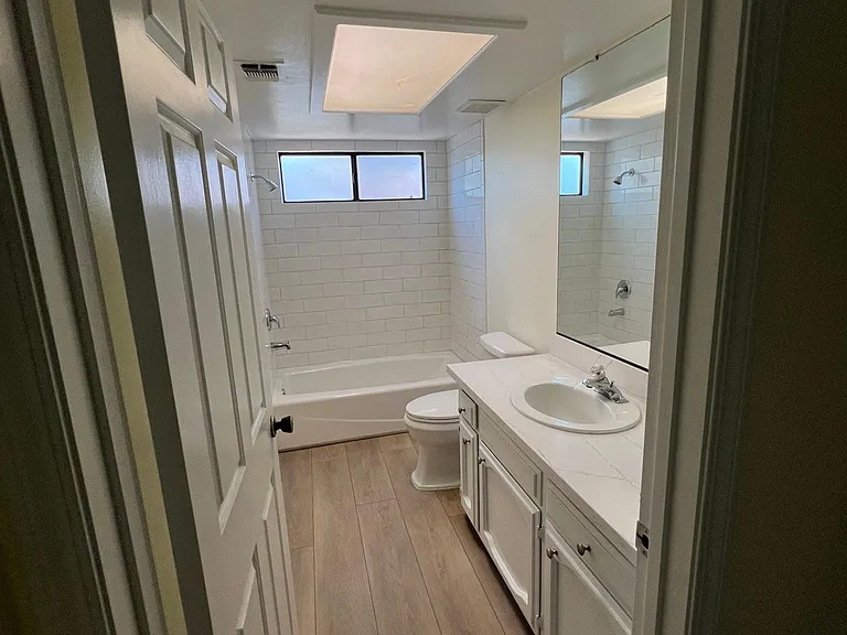 604 E Magill Ave — Photo 5