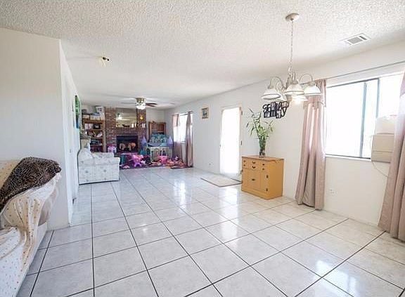 4th image of 7379 Oxford Ave