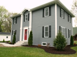 122 Fontana Ave, Fontana, WI 53125